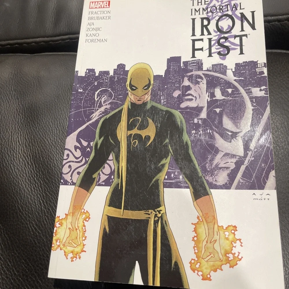Immortal‎ Iron Fist: The Complete Collection Volume 1 by David Aja Book Trade